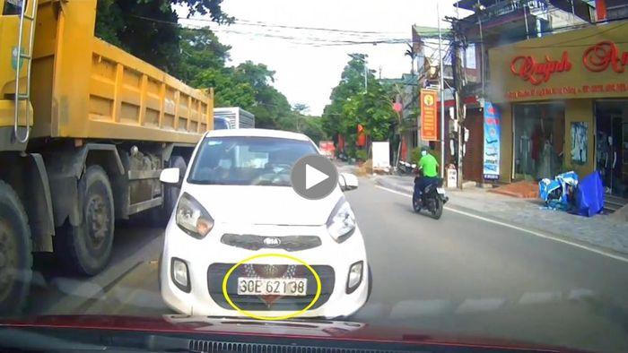 Tin giao thông đến sáng 12/8: Rượt đuổi bằng xe máy, nam thanh niên lao xuống kênh tử vong; Quốc lộ 4C ách tắc nhiều giờ do sạt lở đất