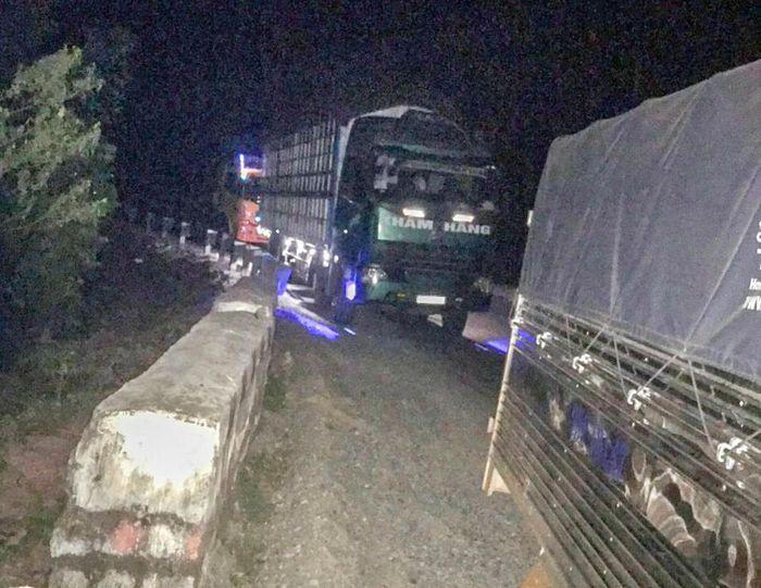 Tin giao thông đến sáng 21/8: Đèo Phượng Hoàng kẹt cứng; giấu người đàn ông Trung Quốc trong cốp xe trốn kiểm dịch