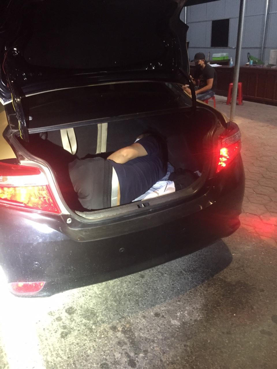 Tin giao thông đến sáng 21/8: Đèo Phượng Hoàng kẹt cứng; giấu người đàn ông Trung Quốc trong cốp xe trốn kiểm dịch