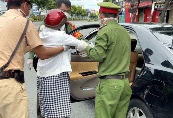 Tin giao thông đến sáng 26/8: Xe nâng hạ cán tử vong tài xế container; hai xe cấp cứu tông nhau, F0 tử vong, nữ điều dưỡng bị thương