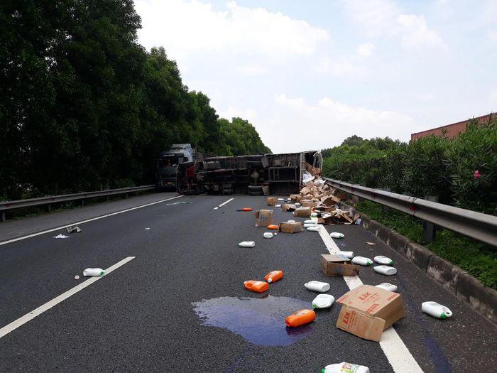 Tin giao thông đến sáng 7/9: Liên tiếp va chạm xe tải, 2 người thiệt mạng