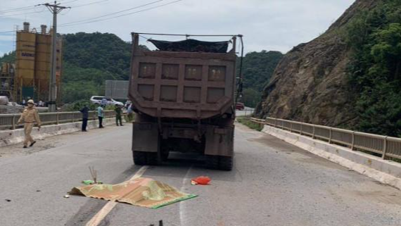 Tin giao thông đến sáng 7/9: Liên tiếp va chạm xe tải, 2 người thiệt mạng