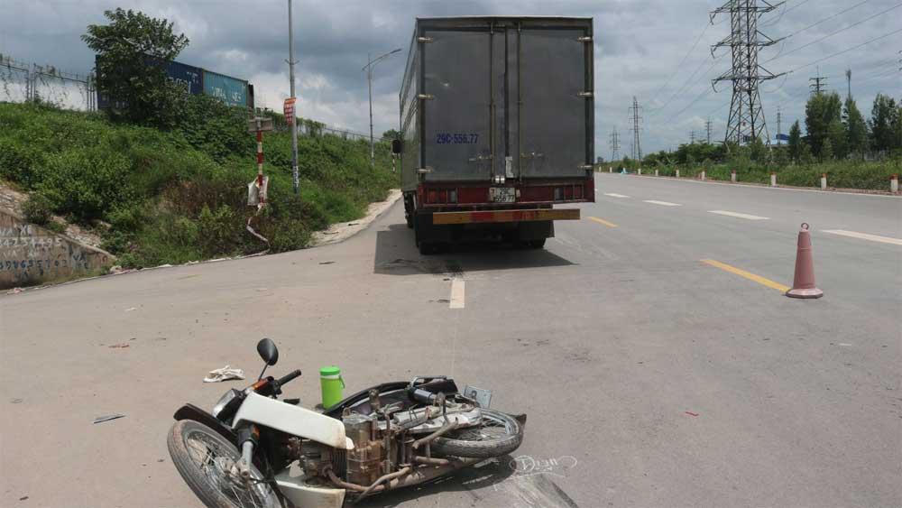 Tin giao thông đến sáng 10/9: Tai nạn liên hoàn tại Sơn La; Điều tra vụ cố tình tông ô tô xuống vực khiến 3 người bị thương