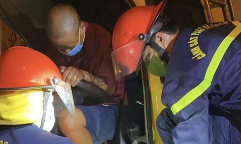 Tin giao thông đến sáng 15/9: Bí thư thị trấn tử vong trong ô tô; Cảnh sát phá cabin bị bẹp dúm cứu tài xế và phụ xe