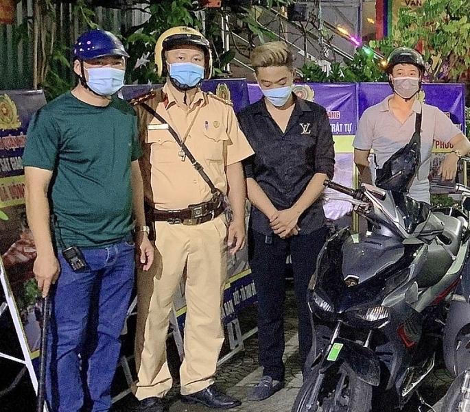 Tin giao thông đến sáng 17/9: Băng qua đường, người phụ nữ bị tông tử vong; Xe ô tô không biển số gây 'náo loạn' đường phố