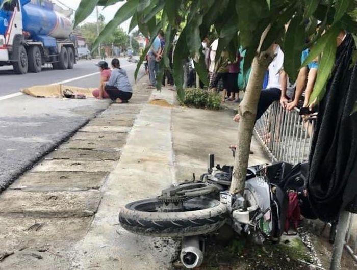 Tin giao thông đến sáng 18/9: Trên đường tới trường, nam sinh bị xe tải tông tử vong; va chạm với xe máy điện, 1 người tử nạn