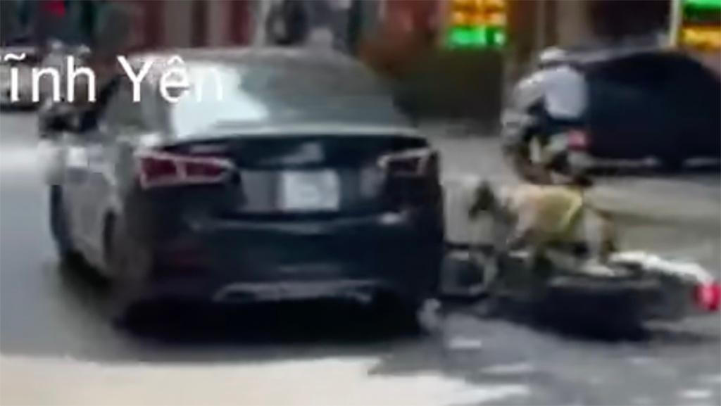 Tin giao thông đến sáng 21/9: Bố lùi xe tải vô tính cán con trai tử vong; tài xế nhấn ga tông CSGT ngã xuống đường