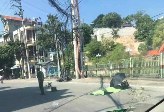 Tin giao thông đến sáng 2/10: Xe máy tông vào hàng rào, nam thanh niên tử vong; cụ ông bị xe tải cán nát chân