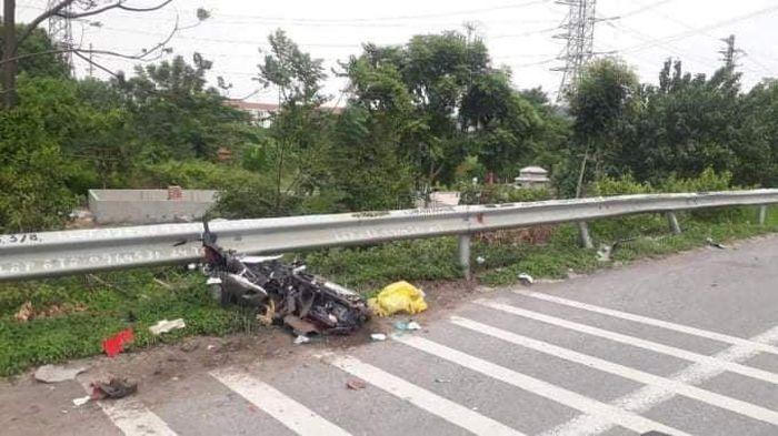 Tin giao thông đến sáng 5/10: Xe con bị "vò nát", nam youtuber tử vong; 2 mẹ con tử nạn trên đường từ Bình Dương về quê