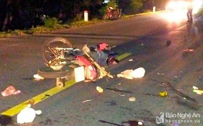 Tin giao thông đến sáng 9/10: Lao động về quê bằng xe máy gặp nạn; xe máy đối đầu ô tô, 3 người thương vong