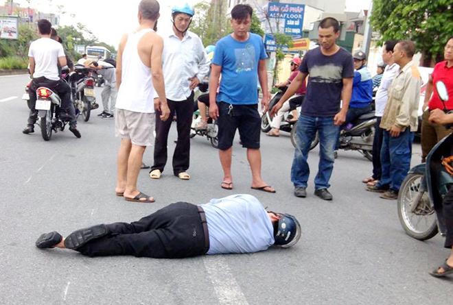 Lưu ý để tránh tai nạn thương tâm do áo đi mưa