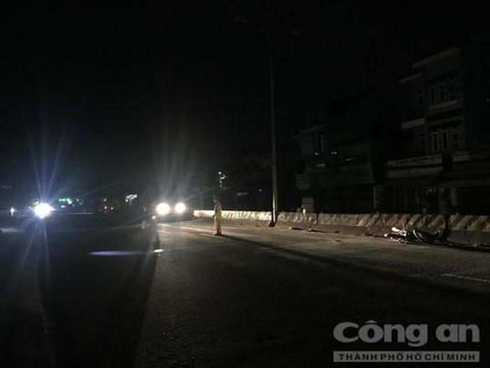 Tin giao thông đến sáng 11/10: Người phụ nữ bị xe tải cán đứt 2 chân; nam thanh niên thiệt mạng khi va chạm với xe đầu kéo