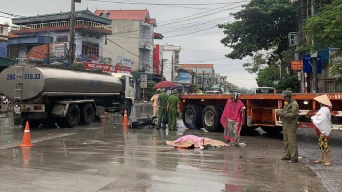 Tin giao thông đến sáng 11/10: Người phụ nữ bị xe tải cán đứt 2 chân; nam thanh niên thiệt mạng khi va chạm với xe đầu kéo