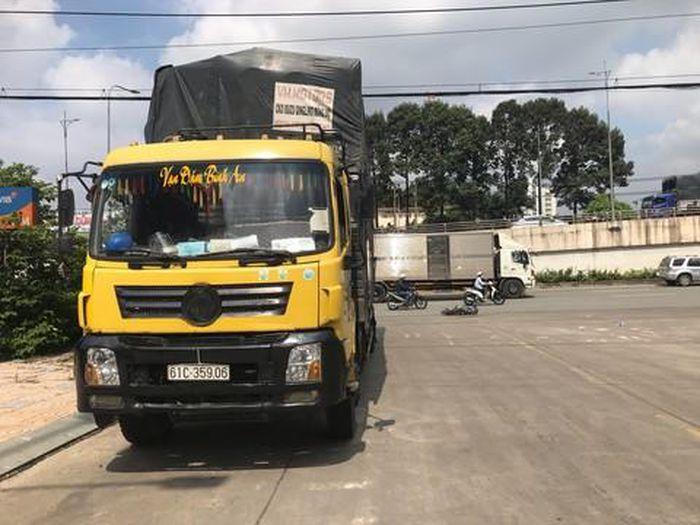 Tin giao thông đến sáng 19/10: Ô tô tông cột đèn chiếu sáng, 2 người trong xe kêu cứu; Người phụ nữ đi xe đạp điện tử vong sau va chạm xe tải