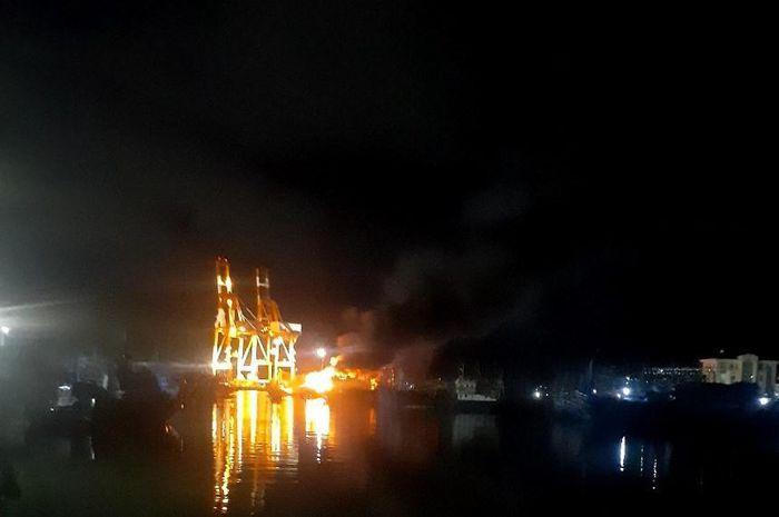 Cháy 5 tàu cá, thiệt hại ước tính hàng chục tỷ đồng