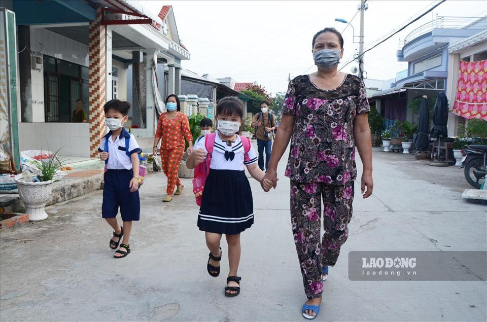 Học sinh Cần Giờ háo hức ngày đầu trở lại trường