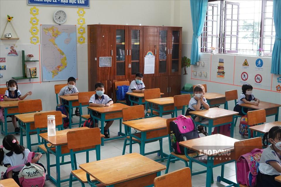 Học sinh Cần Giờ háo hức ngày đầu trở lại trường