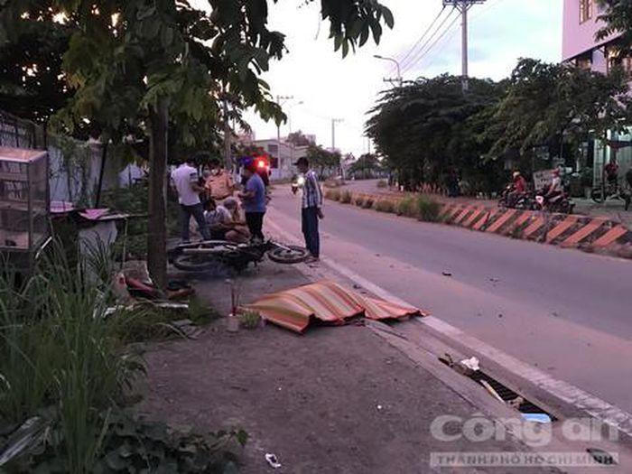 Tin giao thông đến sáng 27/10: Ô tô “điên” tông loạt xe máy; Dắt bộ xe máy trên quốc lộ, người đàn ông bị xe đông lạnh tông chết