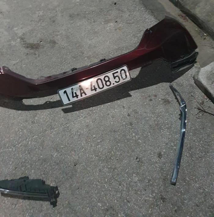 Tin giao thông đến sáng 28/10: Nữ tài xế lái ô tô vượt xe container gây tai nạn liên hoàn, ô tô tông xe máy rồi bỏ chạy đánh rơi biển số