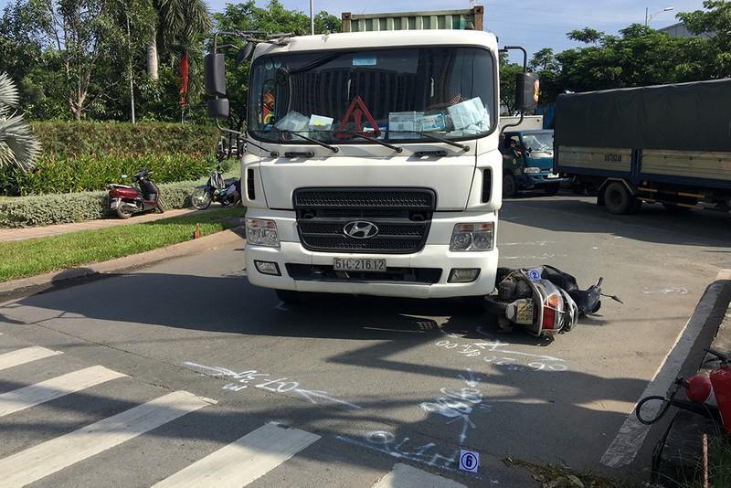 Tin giao thông đến sáng 29/10: Bị ô tô container cuốn vào gầm, 2 người phụ nữ tử vong