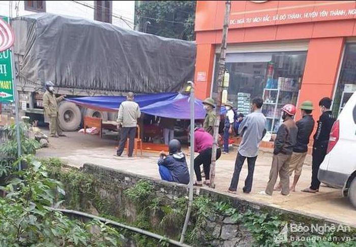 Tin giao thông đến sáng 29/10: Bị ô tô container cuốn vào gầm, 2 người phụ nữ tử vong