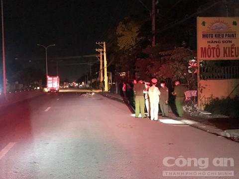 Tin giao thông đến sáng 1/11: Xe đầu kéo va chạm xe máy, 2 người tử vong