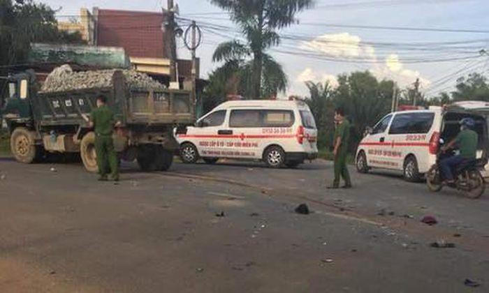 Tin giao thông đến sáng 5/11: Xe máy tông trực diện xe ben, 3 người tử vong; Xe cẩu bất cẩn khiến người phụ nữ gặp nạn