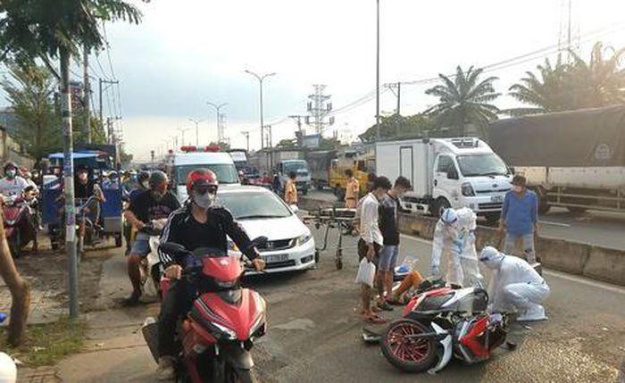 Tin giao thông đến sáng 7/11: Lái ô tô vào nhà nghỉ, tông sập tường khiến bé 1 tháng tuổi tử vong; Đâm xe tải, xe 5 chỗ nát đầu