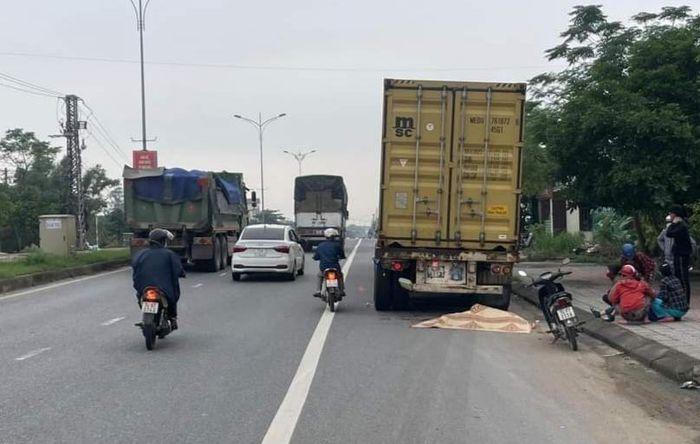 Tin giao thông đến sáng 16/11: Nữ sinh tử nạn trên đường đi học về; xe container lùi cán cụ ông đi bộ tử vong