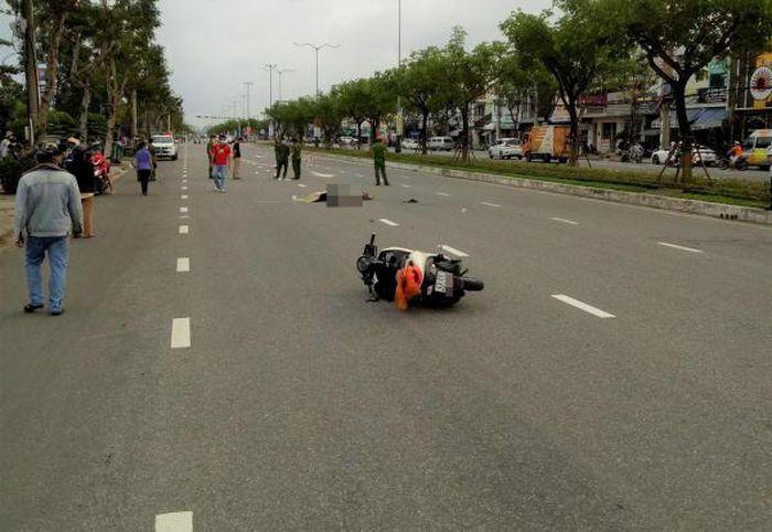 Tin giao thông đến sáng 17/11: Nghi vấn đi xe máy tự ngã, 3 người tử vong