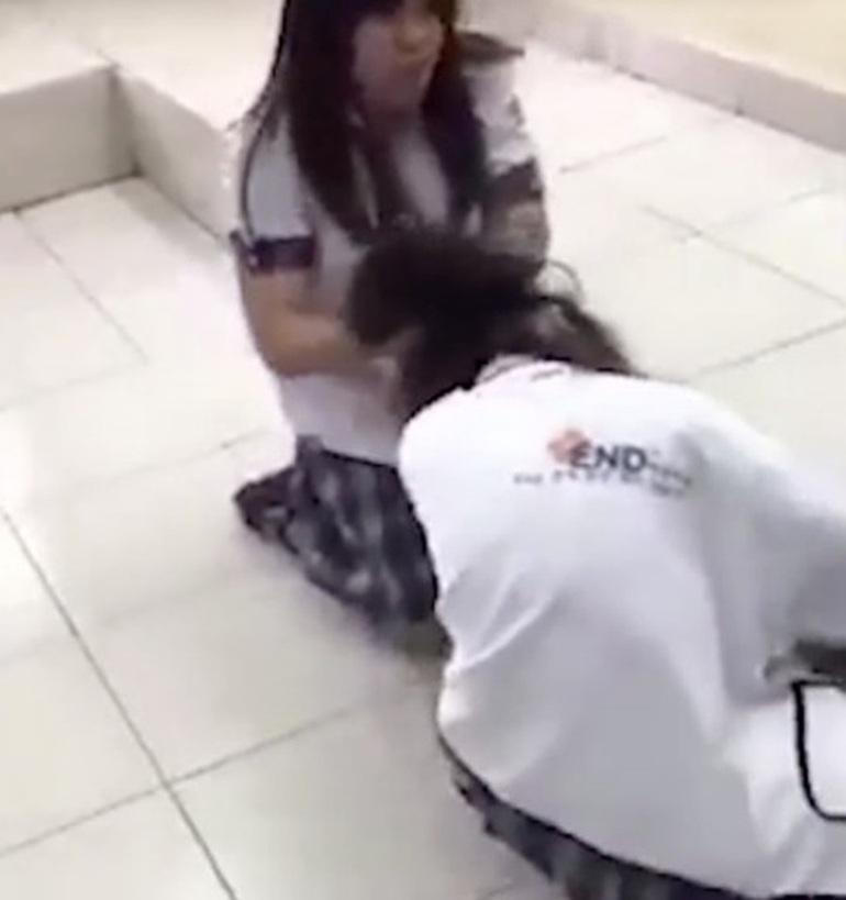 Dòng tin nhắn của một lớp phó học tập: "Thầy ơi, con muốn... chết!"