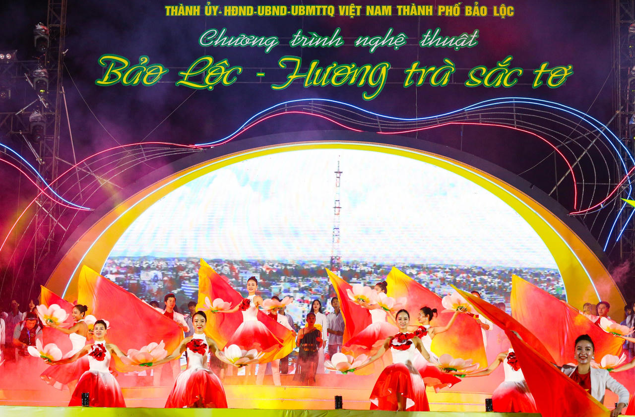 Đặc sắc chương trình nghệ thuật 'Bảo Lộc- Hương trà, Sắc tơ'