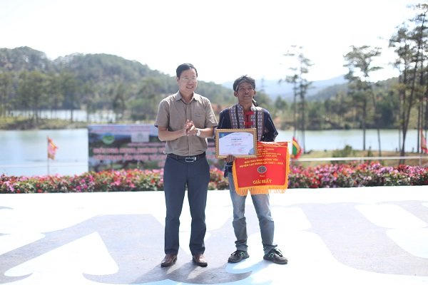 Mãn nhãn ngắm ngựa tung vó trên 'nóc nhà' Tây Nguyên