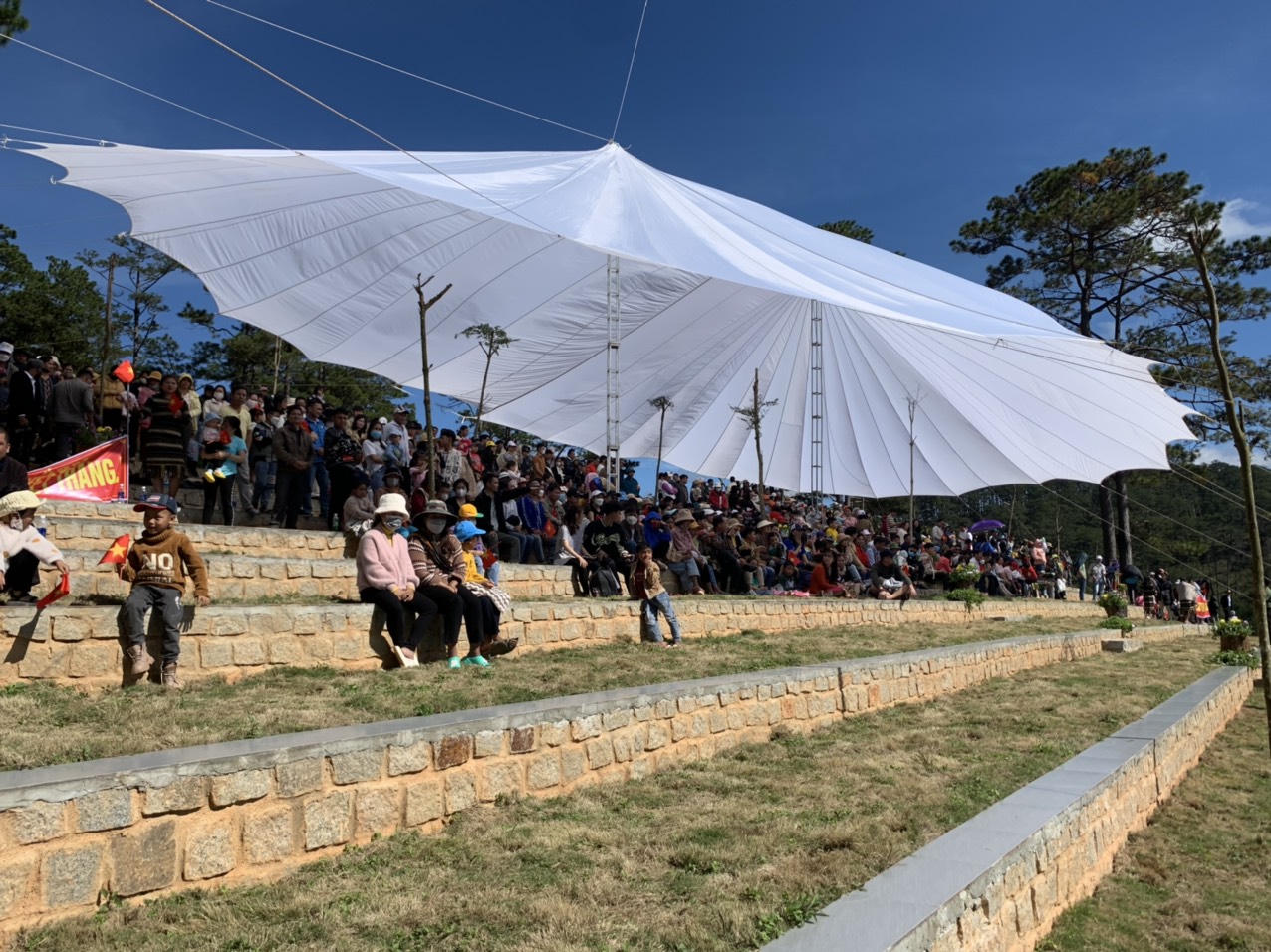 Mãn nhãn ngắm ngựa tung vó trên 'nóc nhà' Tây Nguyên