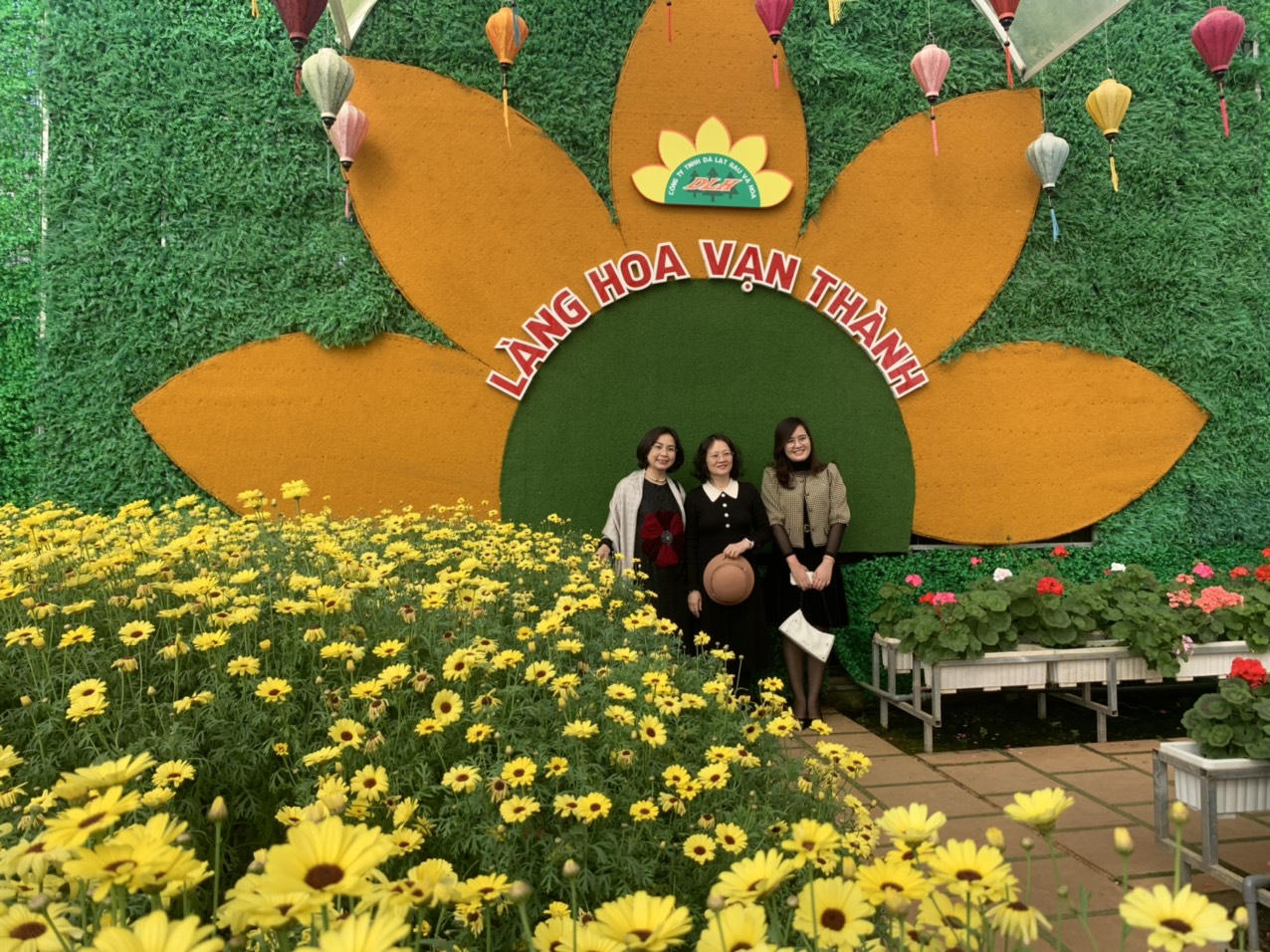 Đến Festival hoa Đà Lạt, thêm trải nghiệm làng hoa truyền thống 