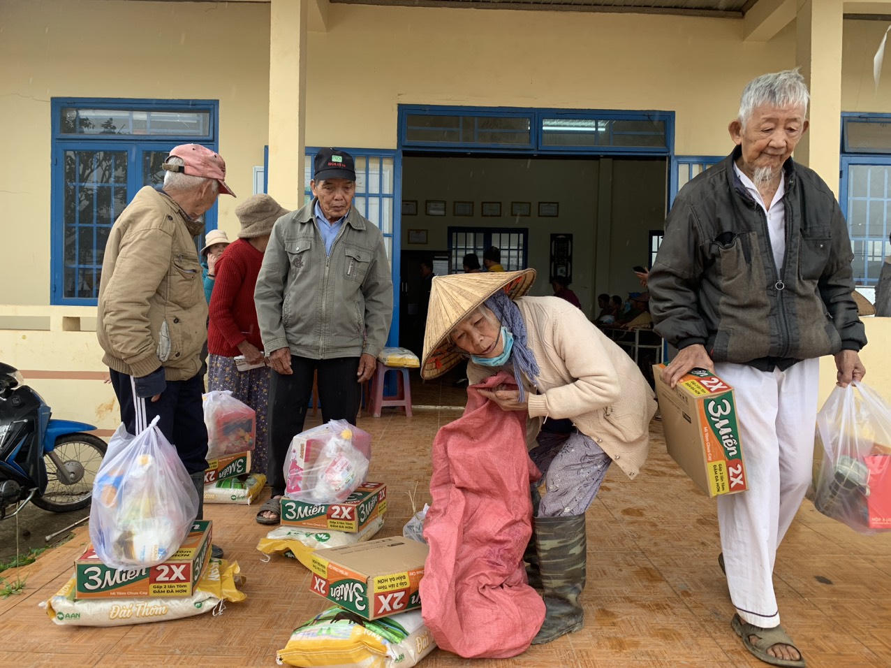 Những phần quà Tết sưởi ấm tình người