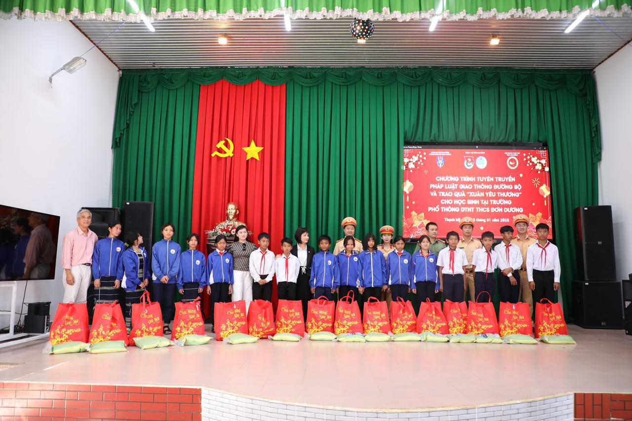 Mang “Xuân yêu thương” đến với trẻ em, người nghèo Lâm Đồng