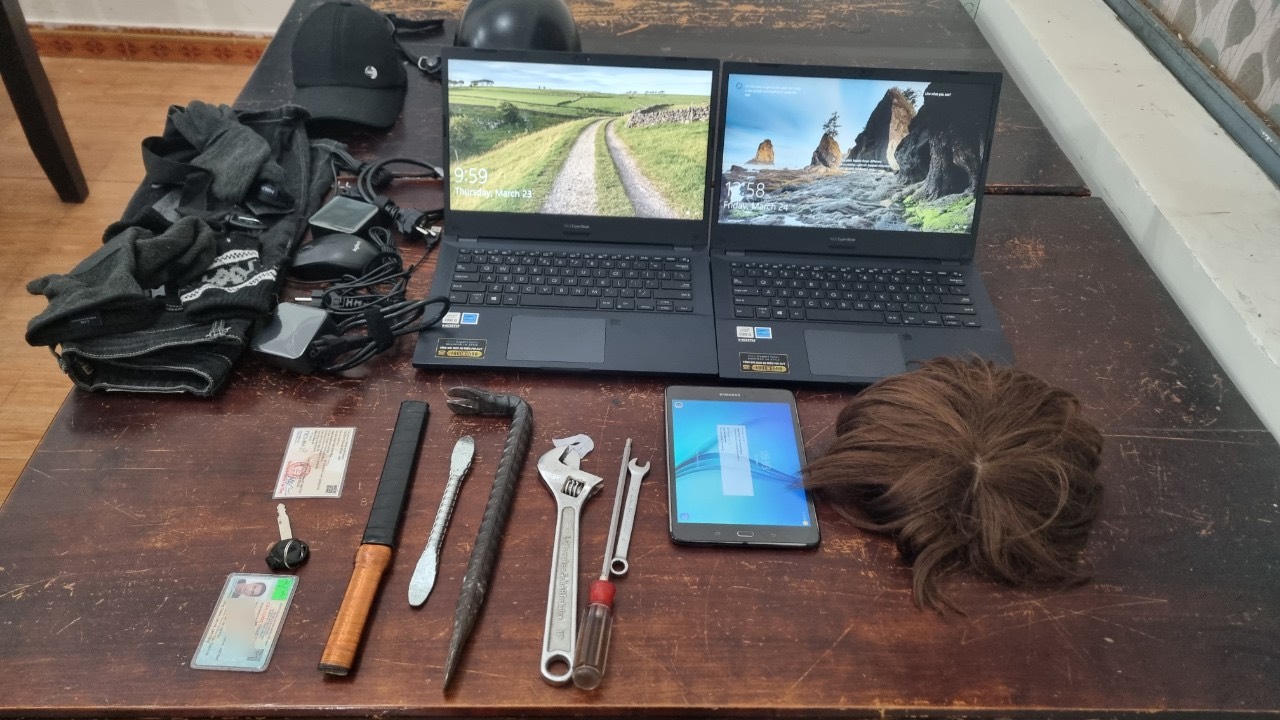 Tên trộm 'ngụy trang' bằng tóc giả vẫn không thoát