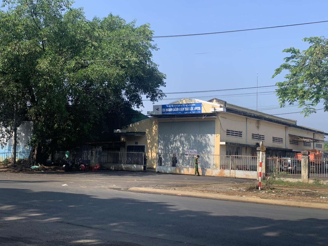 Công an khám xét 3 trung tâm đăng kiểm ở Lâm Đồng