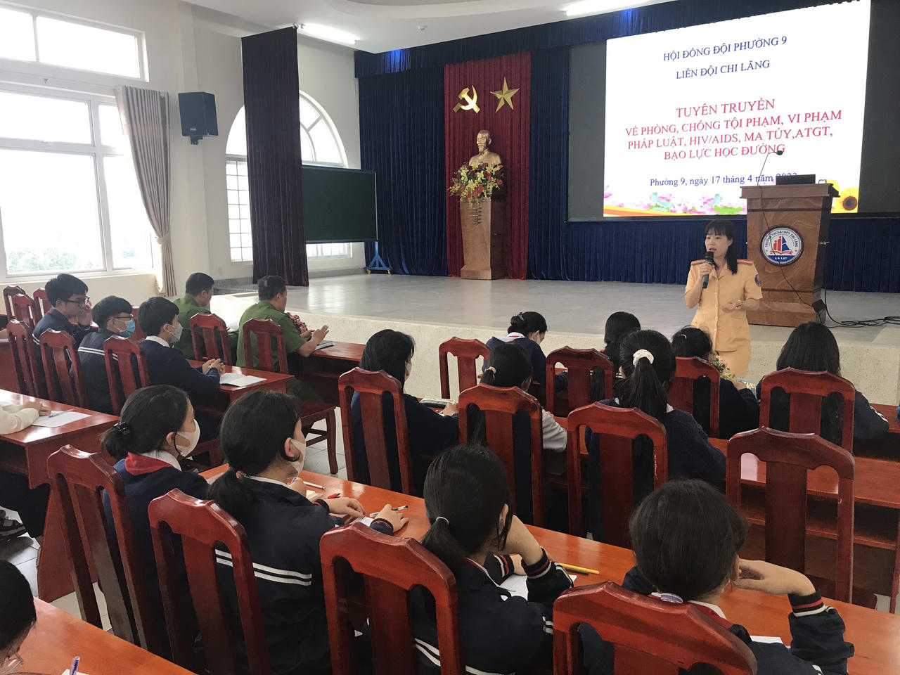 Gần 2.000 học sinh Đà Lạt được tuyên truyền pháp luật và chống bạo lực học đường