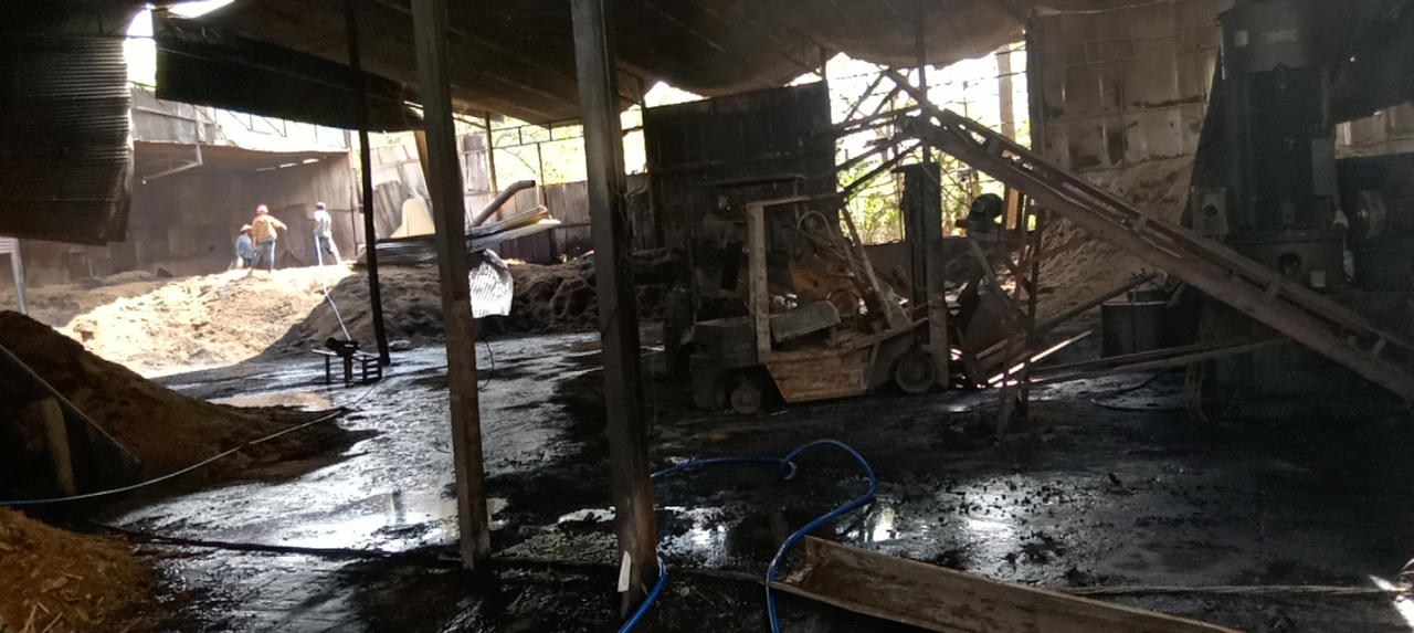 Cháy lớn tại xưởng sản xuất viên nén ở Lâm Đồng