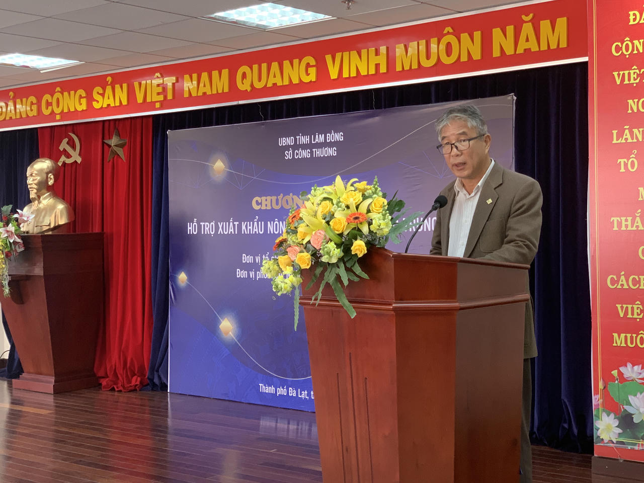 Hỗ trợ doanh nghiệp xuất khẩu vào thị trường Trung Quốc