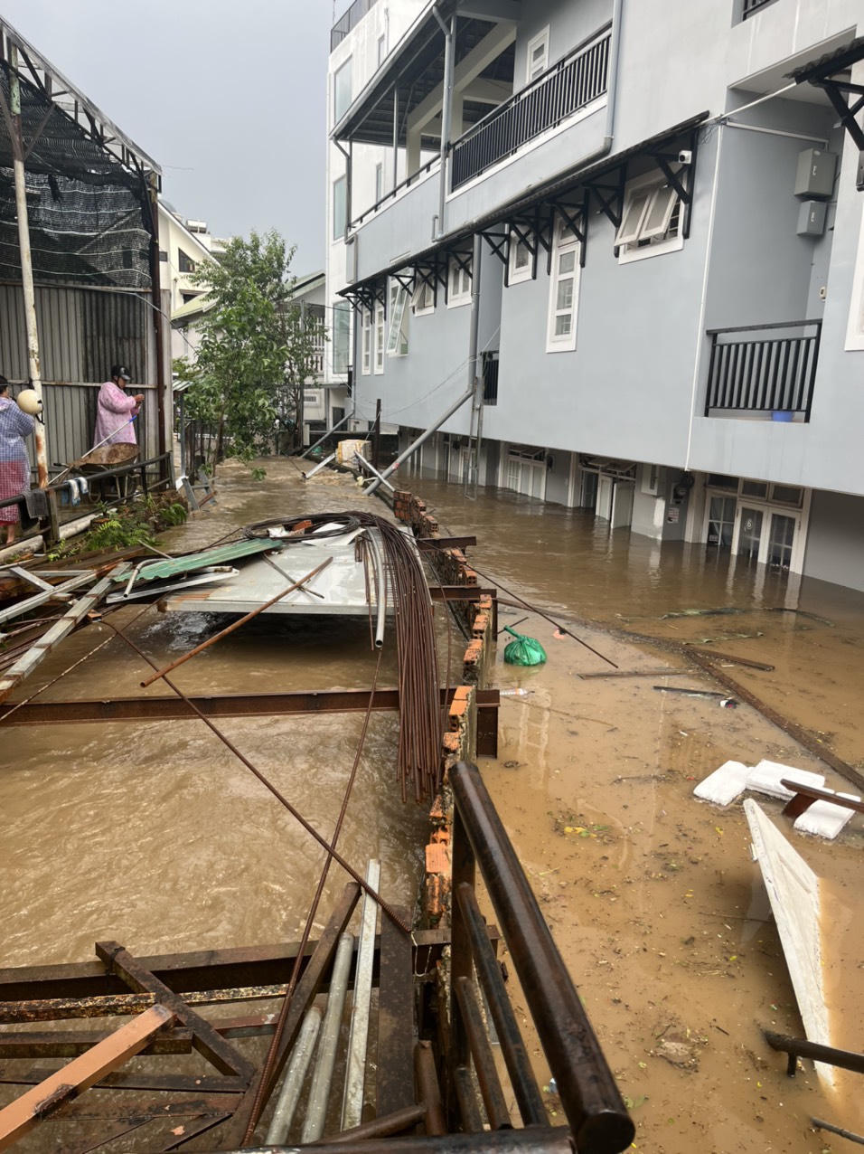 Đà Lạt ngập đường, đổ nhiều cây sau mưa lớn