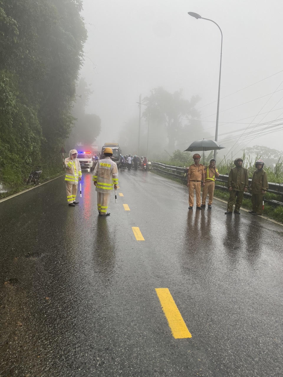 Đã tìm thấy thi thể của 3 chiến sĩ trong vụ sạt lở ở đèo Bảo Lộc