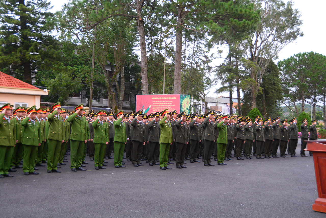 Phát động thi đua học tập tấm gương 3 cán bộ cảnh sát hy sinh trên đèo Bảo Lộc