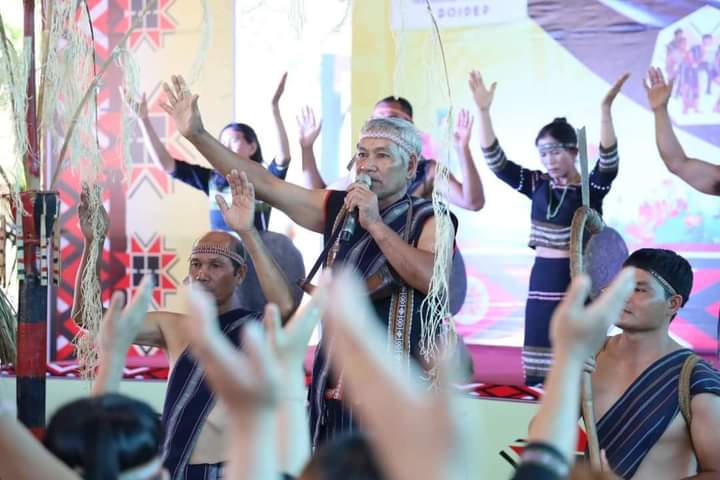 Già làng 'giữ lửa' âm vang cồng chiêng