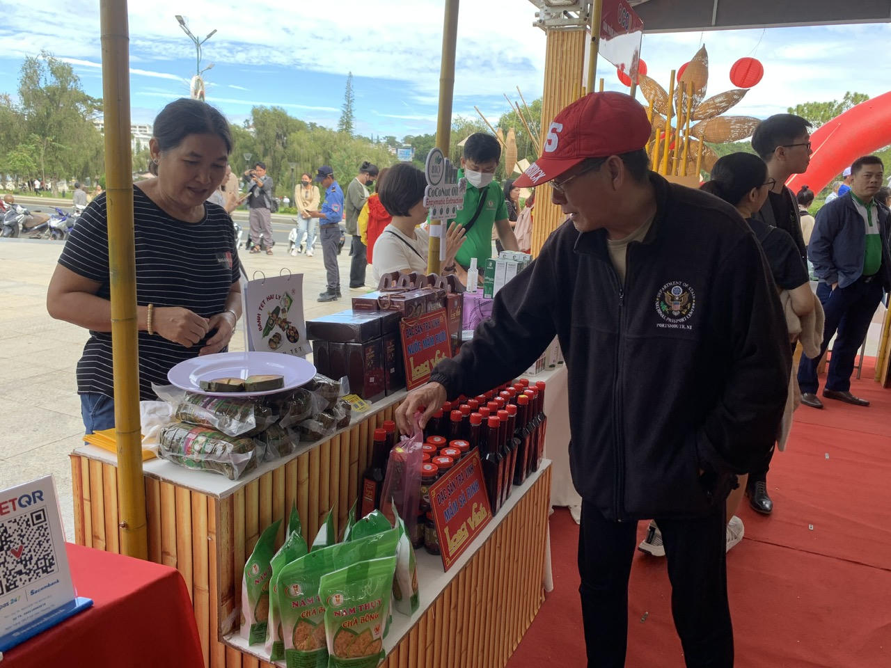 Quảng bá sản phẩm OCOP gắn với hoạt động du lịch cấp vùng