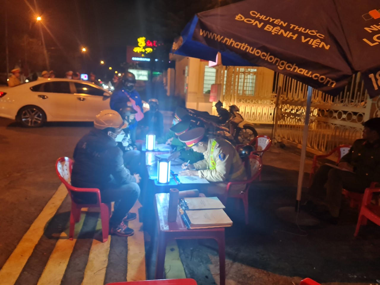 Phát hiện, xử lý nhiều vi phạm giao thông trên QL 20