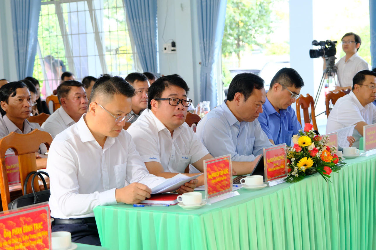 Trưởng Ban Nội chính Trung ương Phan Đình Trạc tiếp xúc với cử tri Lâm Đồng