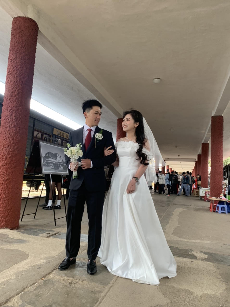 Độc đáo đám cưới 'di động' đầu tiên trên tàu hoả tại Việt Nam